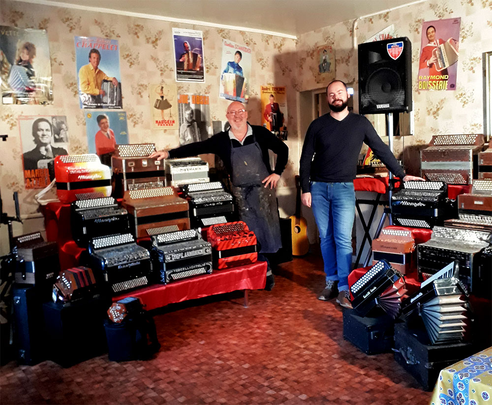 Thierry et Aurélien Cornot dans leur atelier, entourés d'accordéons